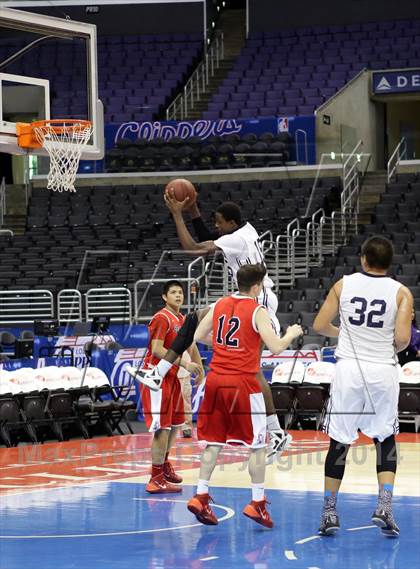 Thumbnail 3 in Bellarmine-Jefferson vs. San Gabriel Academy (Staples Center) photogallery.