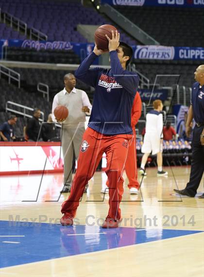 Thumbnail 3 in Bellarmine-Jefferson vs. San Gabriel Academy (Staples Center) photogallery.