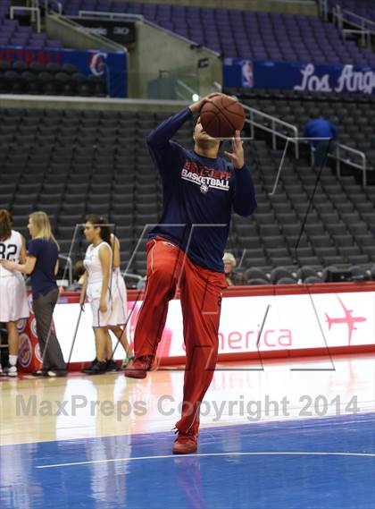 Thumbnail 2 in Bellarmine-Jefferson vs. San Gabriel Academy (Staples Center) photogallery.