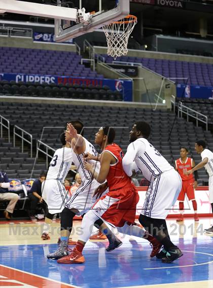 Thumbnail 2 in Bellarmine-Jefferson vs. San Gabriel Academy (Staples Center) photogallery.