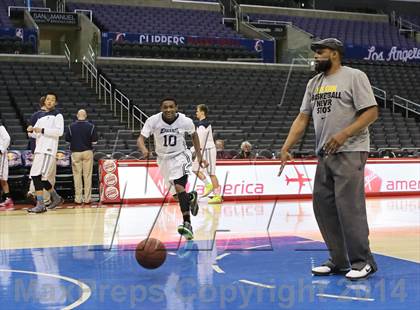Thumbnail 2 in Bellarmine-Jefferson vs. San Gabriel Academy (Staples Center) photogallery.