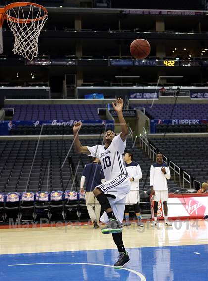 Thumbnail 3 in Bellarmine-Jefferson vs. San Gabriel Academy (Staples Center) photogallery.
