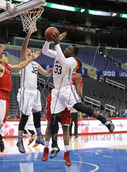 Thumbnail 2 in Bellarmine-Jefferson vs. San Gabriel Academy (Staples Center) photogallery.