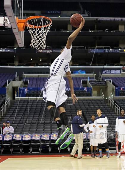 Thumbnail 2 in Bellarmine-Jefferson vs. San Gabriel Academy (Staples Center) photogallery.