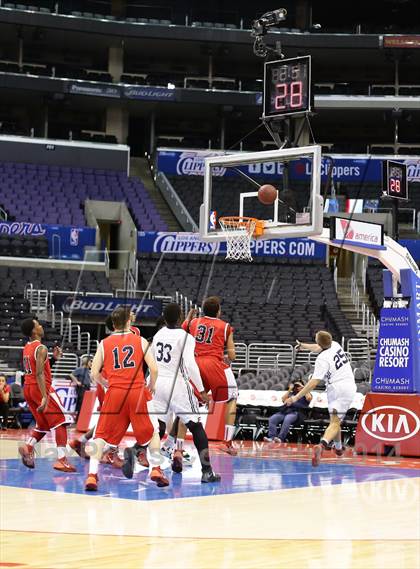 Thumbnail 2 in Bellarmine-Jefferson vs. San Gabriel Academy (Staples Center) photogallery.