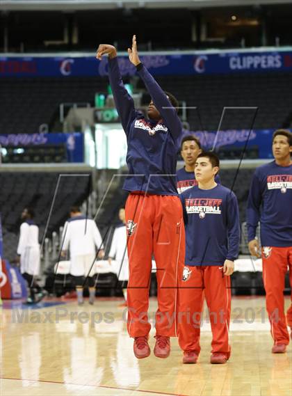 Thumbnail 3 in Bellarmine-Jefferson vs. San Gabriel Academy (Staples Center) photogallery.