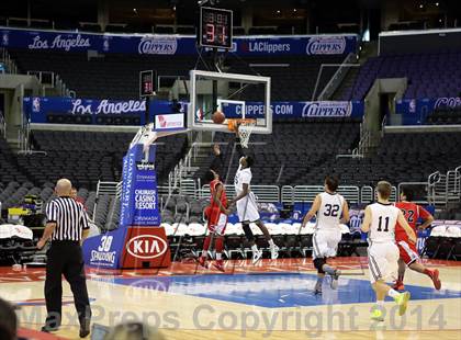 Thumbnail 3 in Bellarmine-Jefferson vs. San Gabriel Academy (Staples Center) photogallery.