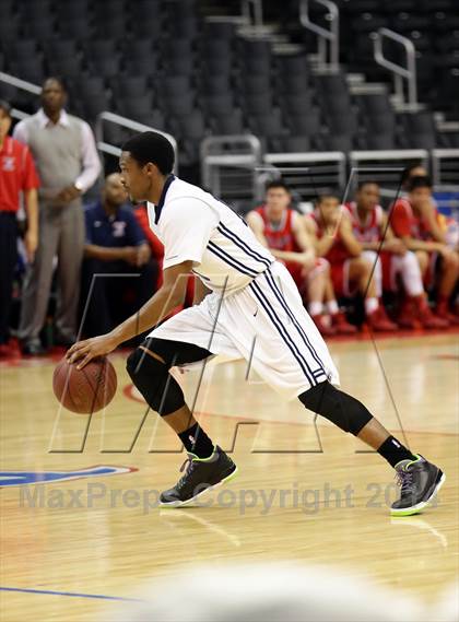 Thumbnail 2 in Bellarmine-Jefferson vs. San Gabriel Academy (Staples Center) photogallery.