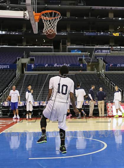 Thumbnail 3 in Bellarmine-Jefferson vs. San Gabriel Academy (Staples Center) photogallery.