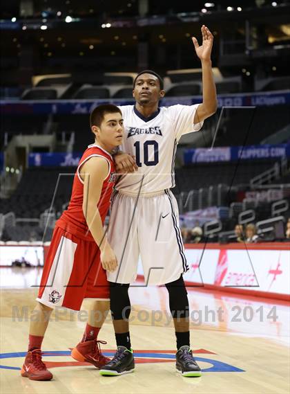 Thumbnail 3 in Bellarmine-Jefferson vs. San Gabriel Academy (Staples Center) photogallery.