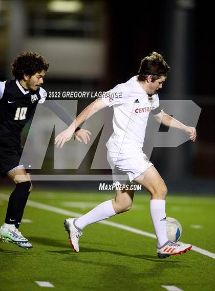 Thumbnail 3 in Keller Central vs Fossil Ridge photogallery.
