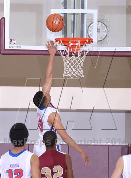 Thumbnail 3 in Downey vs. Anchorage Christian (MaxPreps Holiday Classic) photogallery.