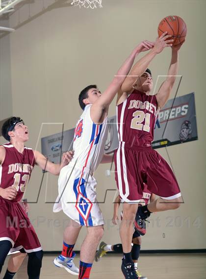 Thumbnail 3 in Downey vs. Anchorage Christian (MaxPreps Holiday Classic) photogallery.