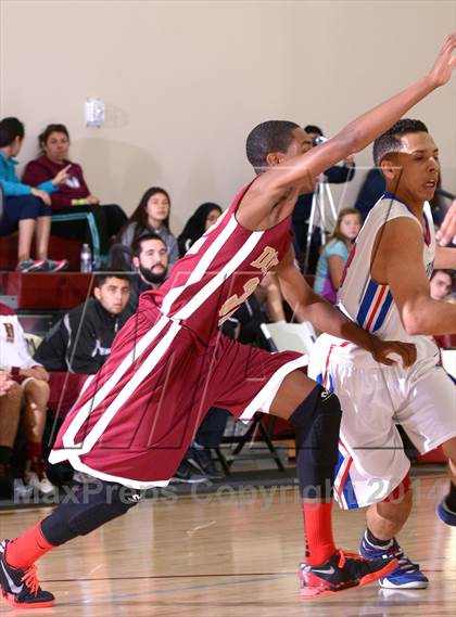 Thumbnail 2 in Downey vs. Anchorage Christian (MaxPreps Holiday Classic) photogallery.
