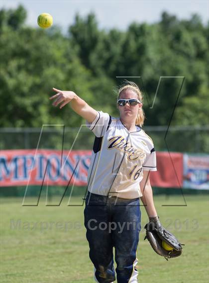 Thumbnail 2 in Conley [D. H.] vs. Robinson [Jay M.] (NCHSAA 3A Final) photogallery.
