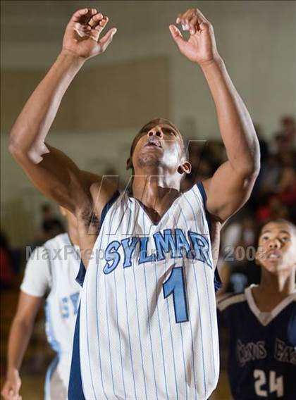Thumbnail 3 in Clovis East vs. Sylmar (Modesto Christian Classic) photogallery.