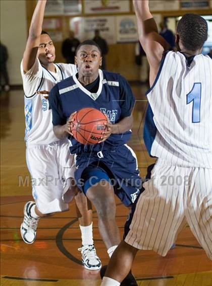 Thumbnail 1 in Clovis East vs. Sylmar (Modesto Christian Classic) photogallery.