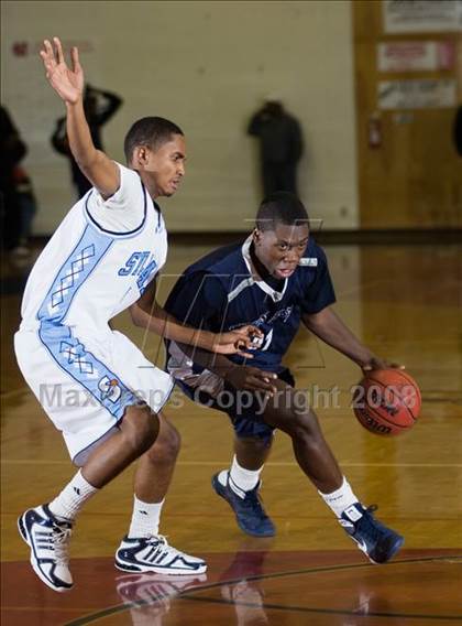Thumbnail 3 in Clovis East vs. Sylmar (Modesto Christian Classic) photogallery.