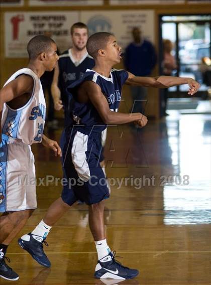 Thumbnail 3 in Clovis East vs. Sylmar (Modesto Christian Classic) photogallery.