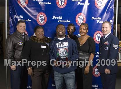 Thumbnail 2 in South Panola Award Ceremony - Dominique Carothers photogallery.