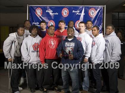 Thumbnail 3 in South Panola Award Ceremony - Dominique Carothers photogallery.