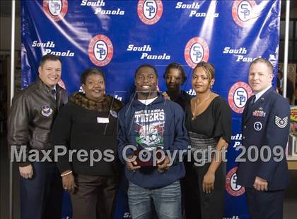 Thumbnail 1 in South Panola Award Ceremony - Dominique Carothers photogallery.