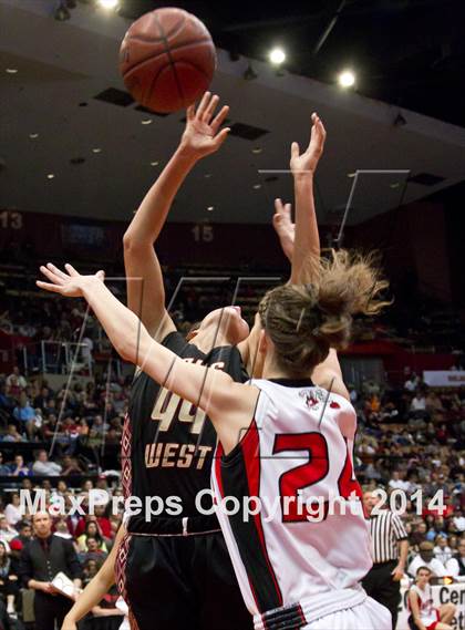 Thumbnail 2 in Clovis West vs Hanford (CIF CS D1 Final) photogallery.