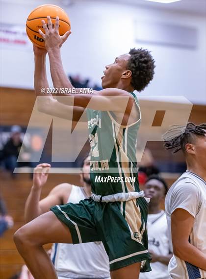 Thumbnail 3 in Lee County vs. Eastern Randolph (Yellow Jackets Christmas Classic) photogallery.