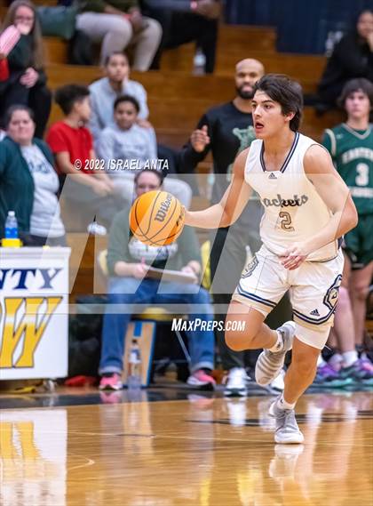 Thumbnail 3 in Lee County vs. Eastern Randolph (Yellow Jackets Christmas Classic) photogallery.