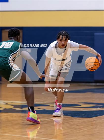 Thumbnail 2 in Lee County vs. Eastern Randolph (Yellow Jackets Christmas Classic) photogallery.