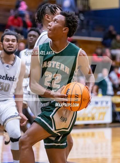 Thumbnail 1 in Lee County vs. Eastern Randolph (Yellow Jackets Christmas Classic) photogallery.
