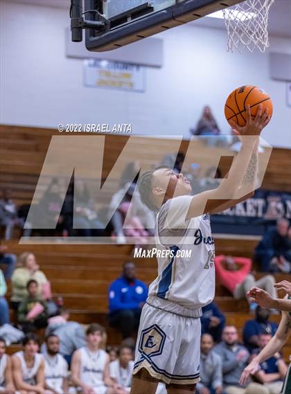 Thumbnail 2 in Lee County vs. Eastern Randolph (Yellow Jackets Christmas Classic) photogallery.