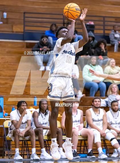 Thumbnail 3 in Lee County vs. Eastern Randolph (Yellow Jackets Christmas Classic) photogallery.