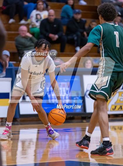Thumbnail 3 in Lee County vs. Eastern Randolph (Yellow Jackets Christmas Classic) photogallery.