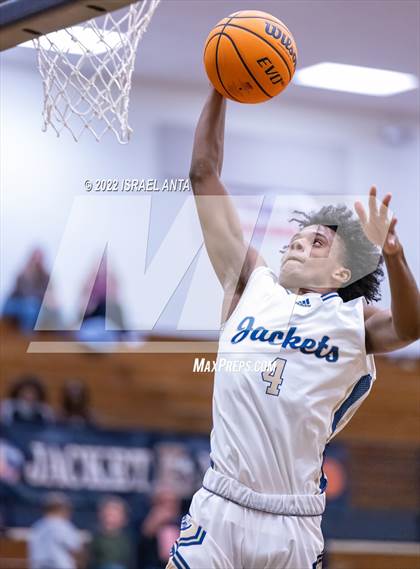 Thumbnail 3 in Lee County vs. Eastern Randolph (Yellow Jackets Christmas Classic) photogallery.
