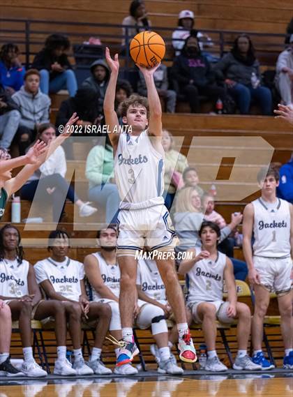 Thumbnail 3 in Lee County vs. Eastern Randolph (Yellow Jackets Christmas Classic) photogallery.