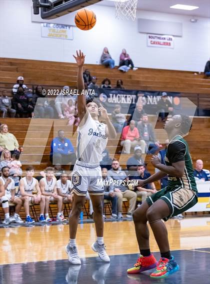 Thumbnail 1 in Lee County vs. Eastern Randolph (Yellow Jackets Christmas Classic) photogallery.