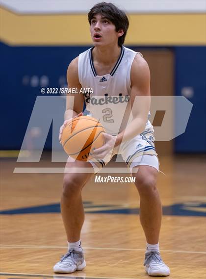 Thumbnail 1 in Lee County vs. Eastern Randolph (Yellow Jackets Christmas Classic) photogallery.