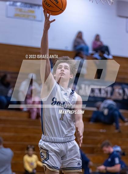 Thumbnail 3 in Lee County vs. Eastern Randolph (Yellow Jackets Christmas Classic) photogallery.