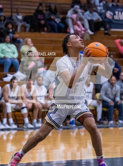 Thumbnail 3 in Lee County vs. Eastern Randolph (Yellow Jackets Christmas Classic) photogallery.