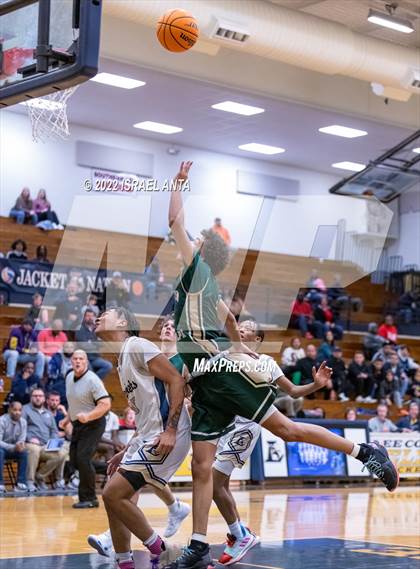 Thumbnail 2 in Lee County vs. Eastern Randolph (Yellow Jackets Christmas Classic) photogallery.