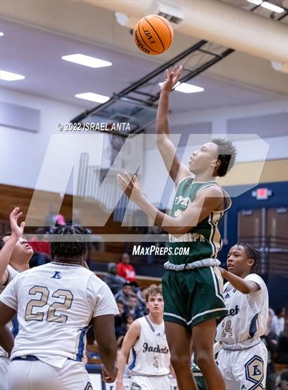 Thumbnail 2 in Lee County vs. Eastern Randolph (Yellow Jackets Christmas Classic) photogallery.