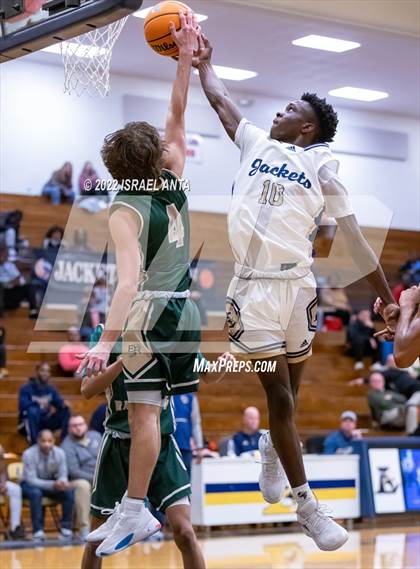 Thumbnail 2 in Lee County vs. Eastern Randolph (Yellow Jackets Christmas Classic) photogallery.