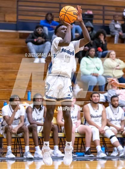 Thumbnail 2 in Lee County vs. Eastern Randolph (Yellow Jackets Christmas Classic) photogallery.