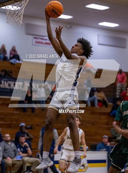 Thumbnail 1 in Lee County vs. Eastern Randolph (Yellow Jackets Christmas Classic) photogallery.