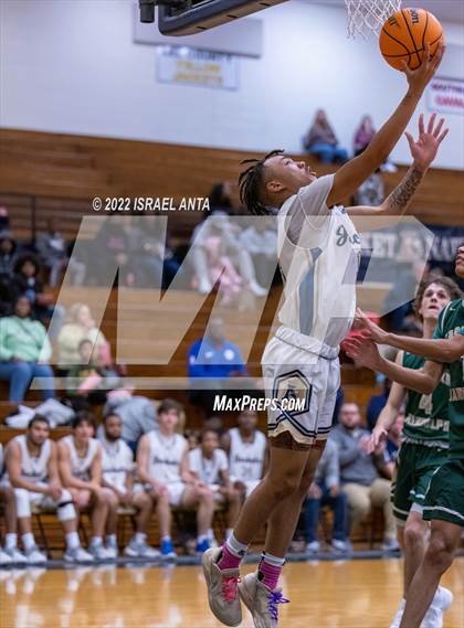 Thumbnail 1 in Lee County vs. Eastern Randolph (Yellow Jackets Christmas Classic) photogallery.