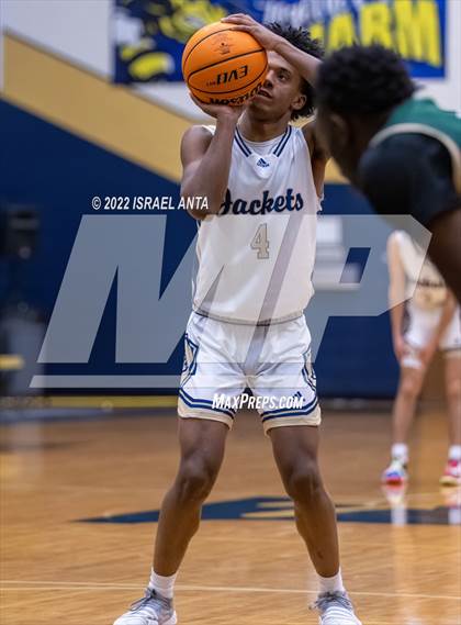 Thumbnail 3 in Lee County vs. Eastern Randolph (Yellow Jackets Christmas Classic) photogallery.
