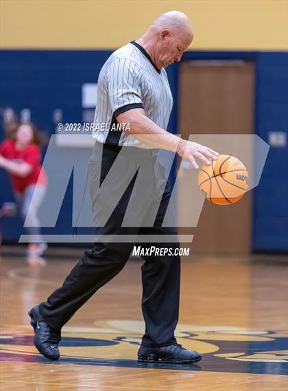 Thumbnail 2 in Lee County vs. Eastern Randolph (Yellow Jackets Christmas Classic) photogallery.