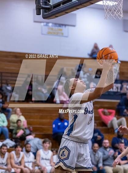 Thumbnail 1 in Lee County vs. Eastern Randolph (Yellow Jackets Christmas Classic) photogallery.