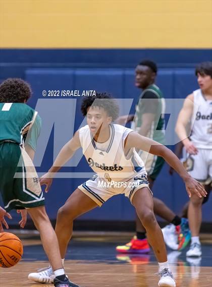 Thumbnail 1 in Lee County vs. Eastern Randolph (Yellow Jackets Christmas Classic) photogallery.